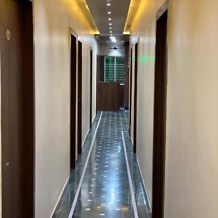 Shivam Hotels Calcutta Buitenkant foto