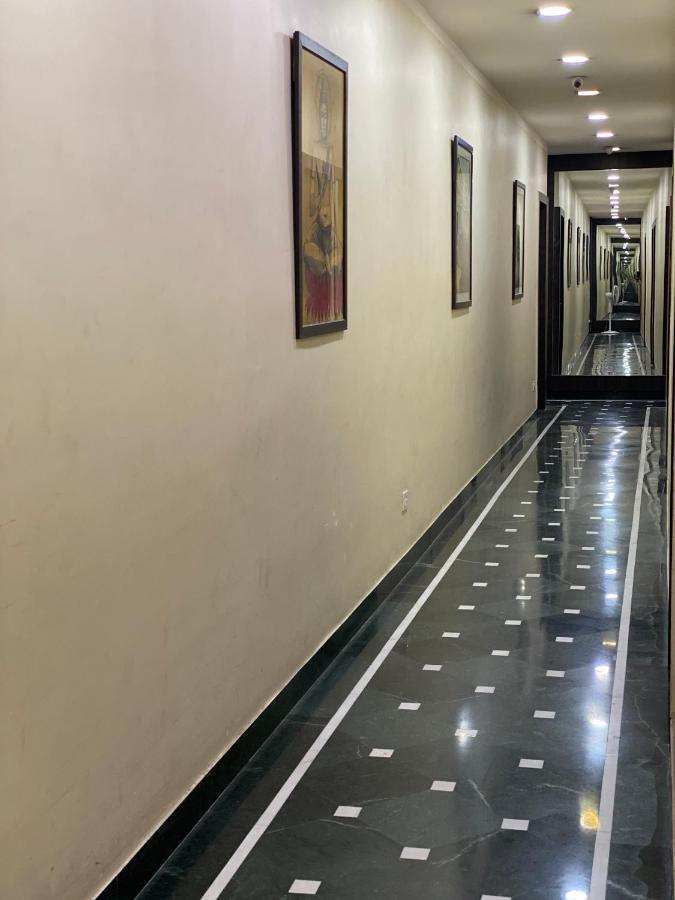 Shivam Hotels Calcutta Buitenkant foto