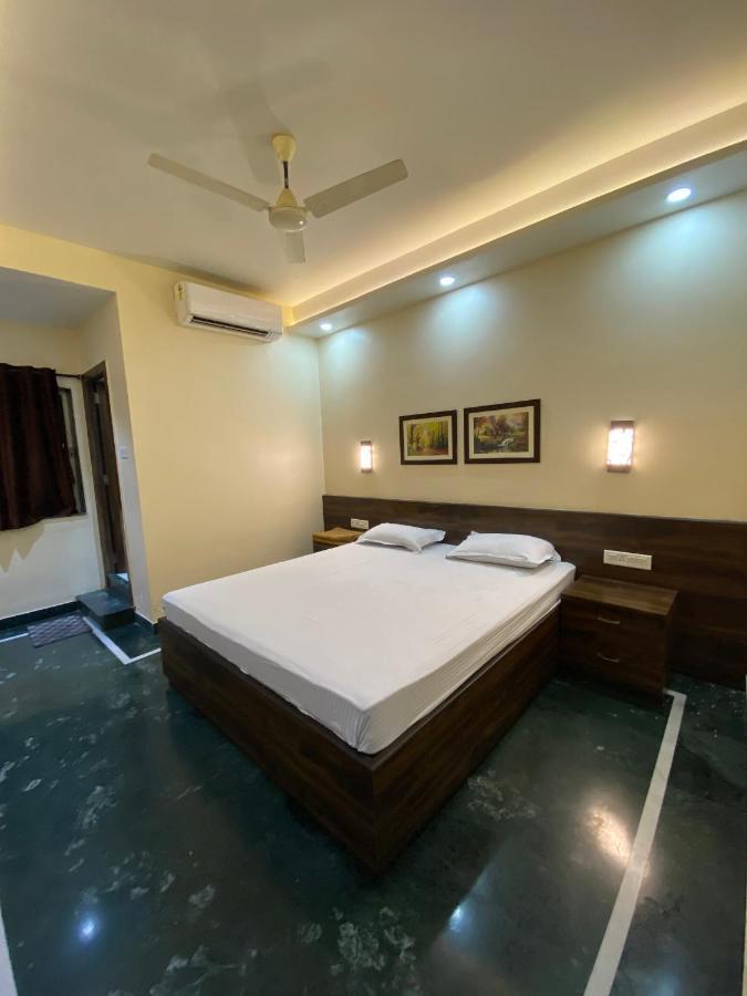 Shivam Hotels Calcutta Buitenkant foto