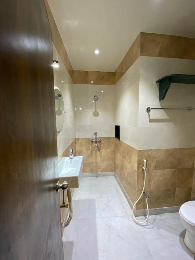 Shivam Hotels Calcutta Buitenkant foto