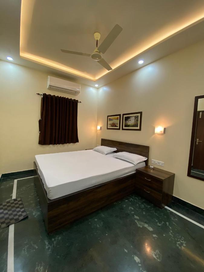 Shivam Hotels Calcutta Buitenkant foto