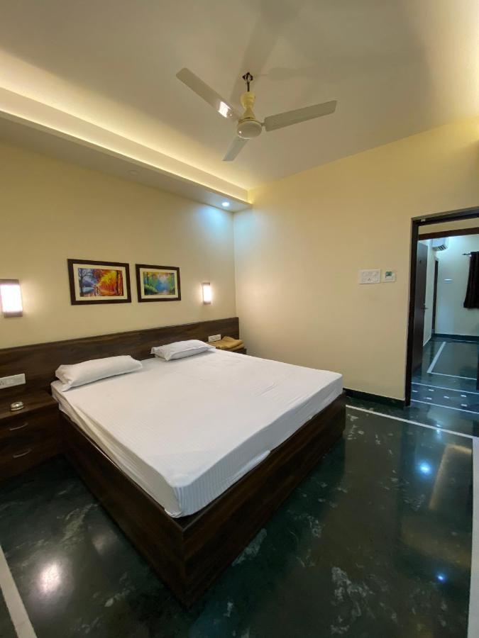 Shivam Hotels Calcutta Buitenkant foto