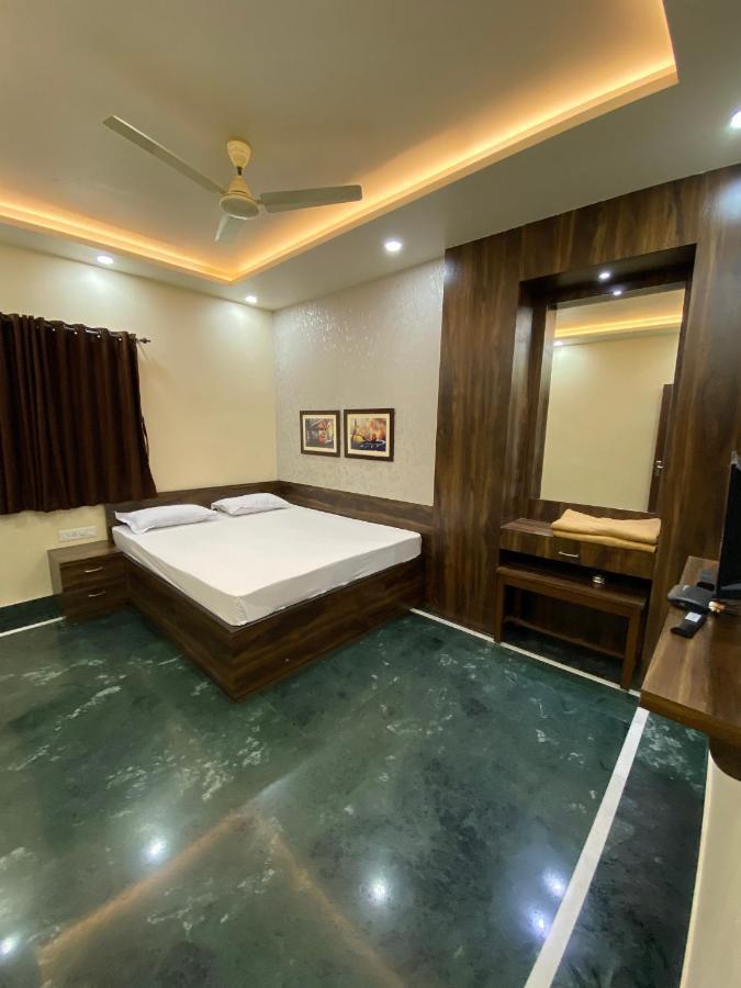 Shivam Hotels Calcutta Buitenkant foto