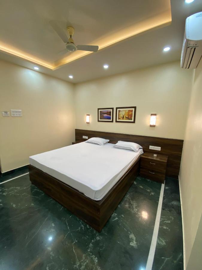 Shivam Hotels Calcutta Buitenkant foto